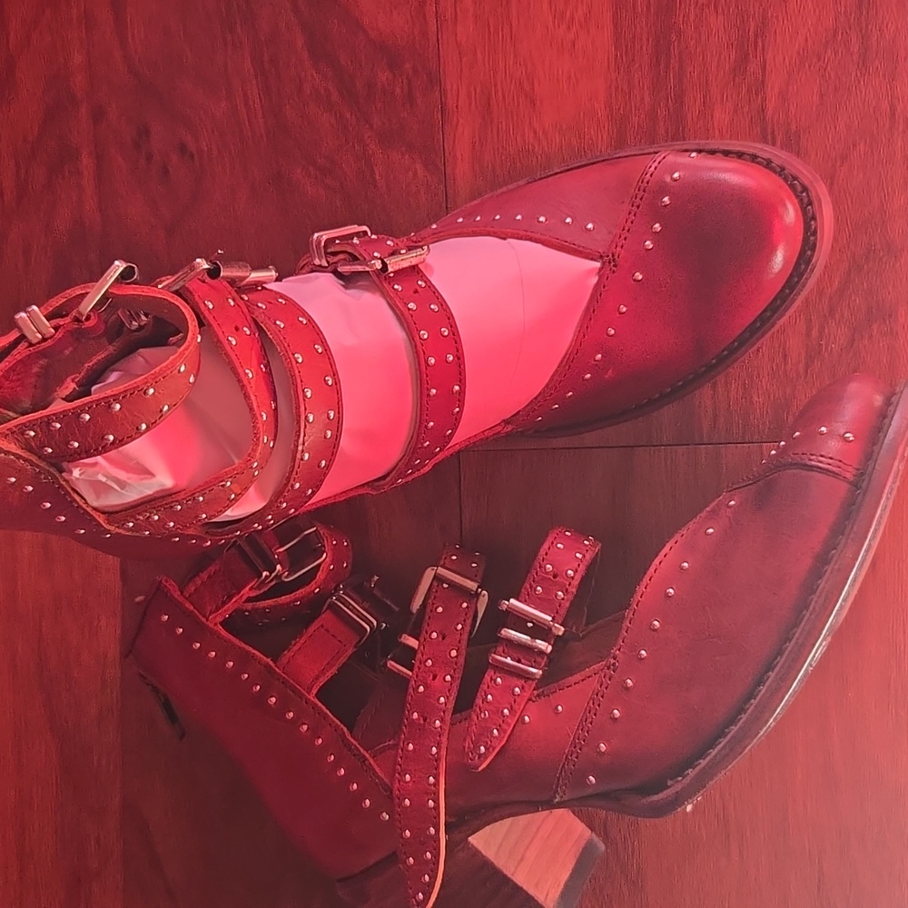 Freebird Reddish Brown ( Cognac)  Leather Strappy Women's Shoes Sz 8